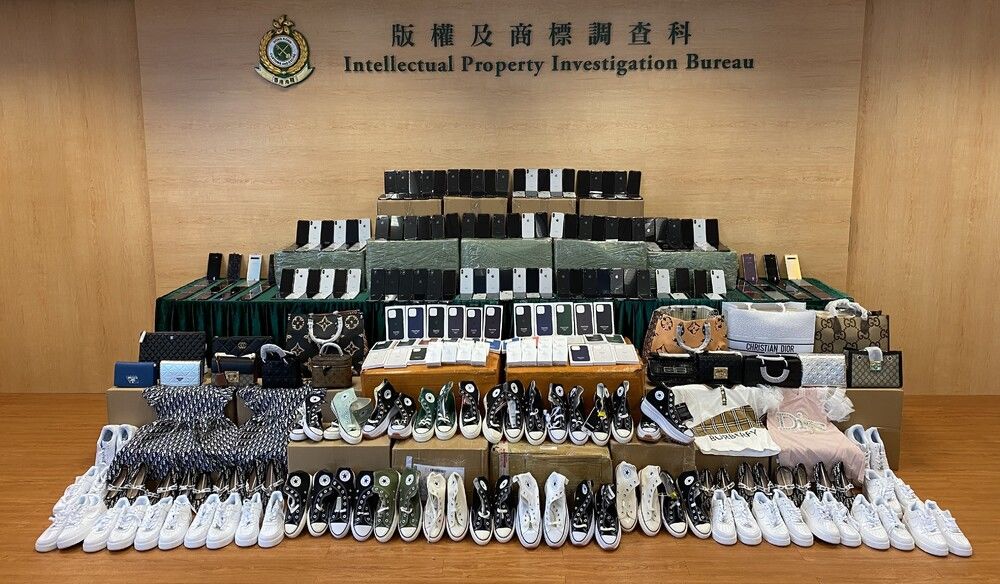 Customs seizes counterfeit mobile phones and accessories worth HK$3mn