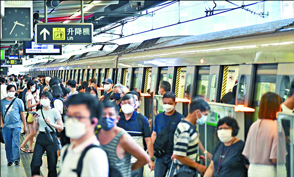 Mtr wait times shortened as weekend throngs grow