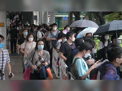 HK families see income reduction of HK$1200, men with more working hours