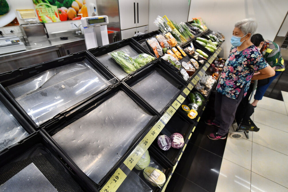 Supermarket shelves nearly bare as typhoon Ma-on approaches