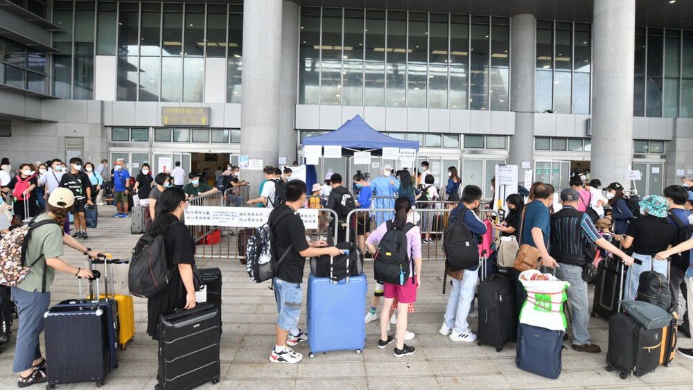 Priority border crossing arrangement for Hong Kongers studying in the mainland