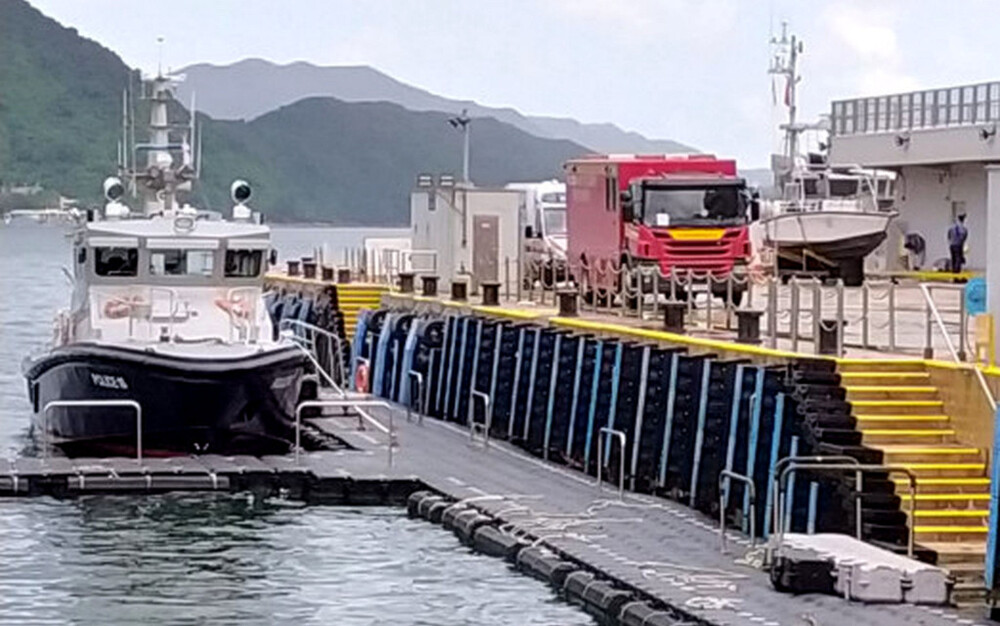 Speed boat on fire in Sai Kung with two illegal immigrants arrested and one died