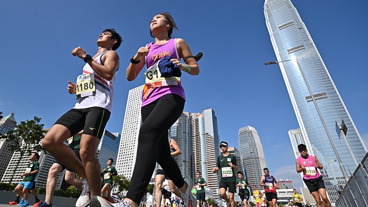 Hong Kong marathon safer than dining out, says organizer