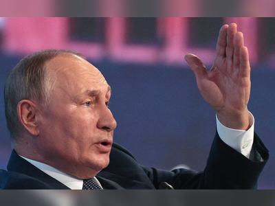 Oil price falls to lowest since Ukraine invasion in blow to Putin
