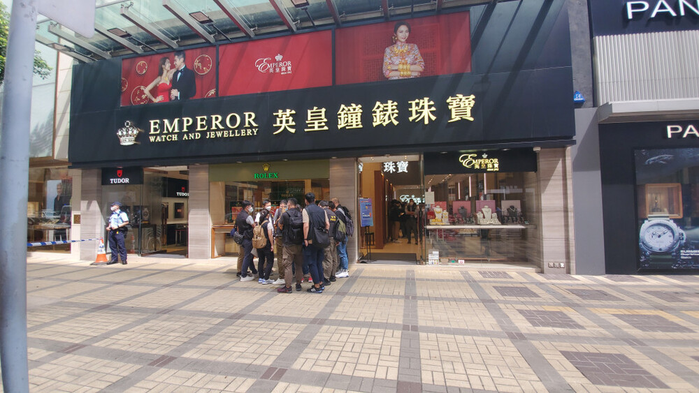 Armed robbers snatch HK$22 million necklace from Tsim Sha Tsui jewelry store