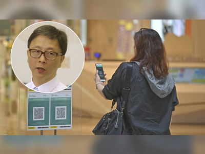 Time for LeaveHomeSafe check-in, 4-person public gathering ban to go, health expert says
