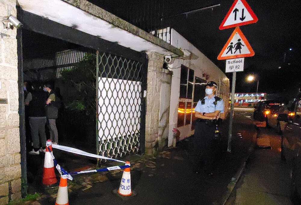 Man, domestic helpers tied up in million Yuan house robbery