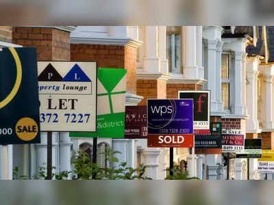 Lloyds predicts UK house prices will fall 8% next year