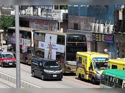 2 buses crash in Hong Kong leaving 7 with minor injuries