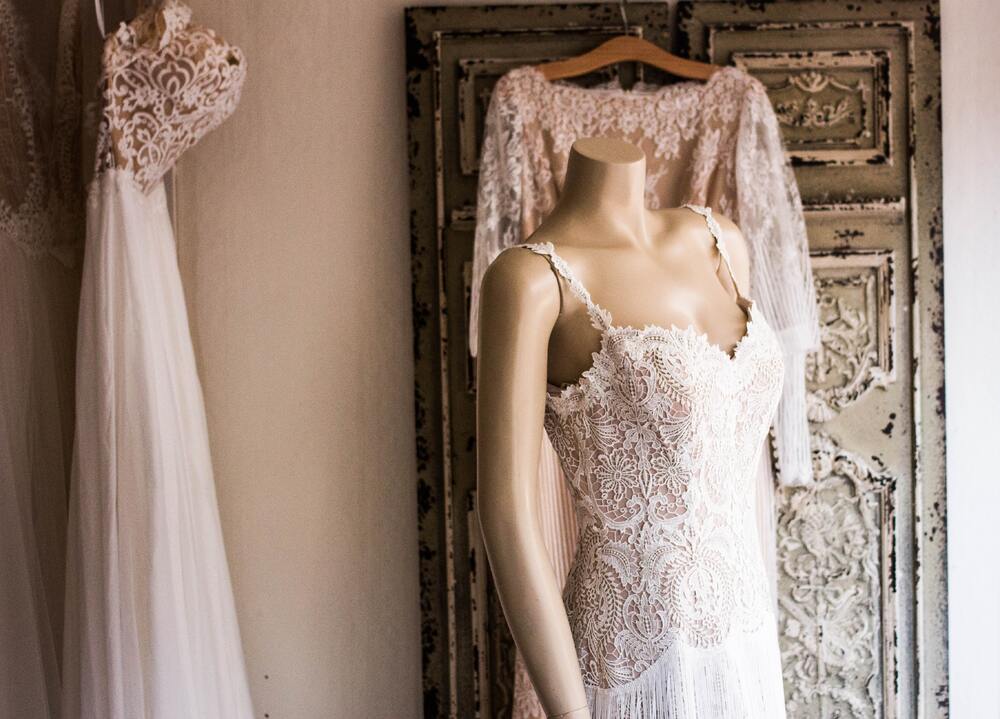 Saleswoman arrested for forcing customer to rent a wedding dress