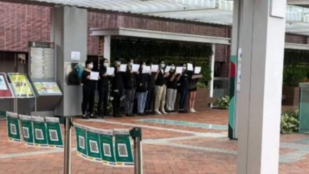HKU calls cops on its mainland students who hold vigil for Urumqi fire victims