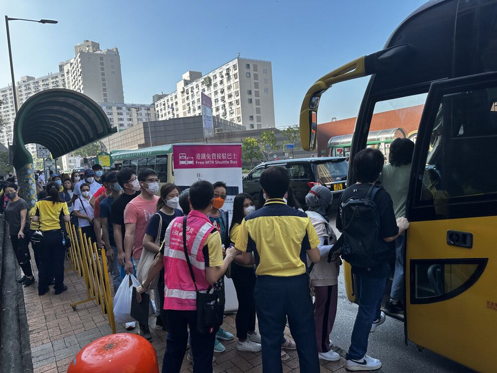 MTR doors fell off, disrupting Tsuen Wan Line services