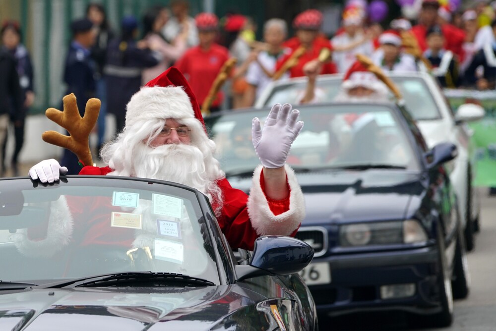 Road closures in Central and Tsim Sha Tsui on Christmas Eve; MTR to strengthen services at night