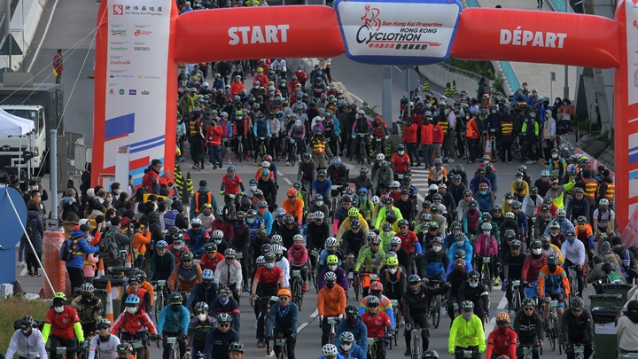 5,000 cyclists ride in Cyclothon despite strong winds