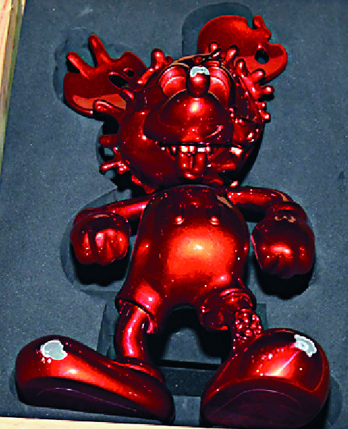 Mickey Mouse robbers flee with only one sculpture