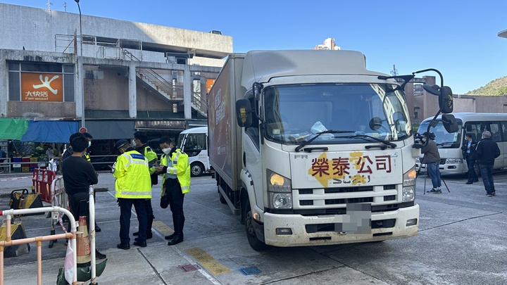 Elder dies after reversing truck hits him and crushes his foot in Ma On Shan