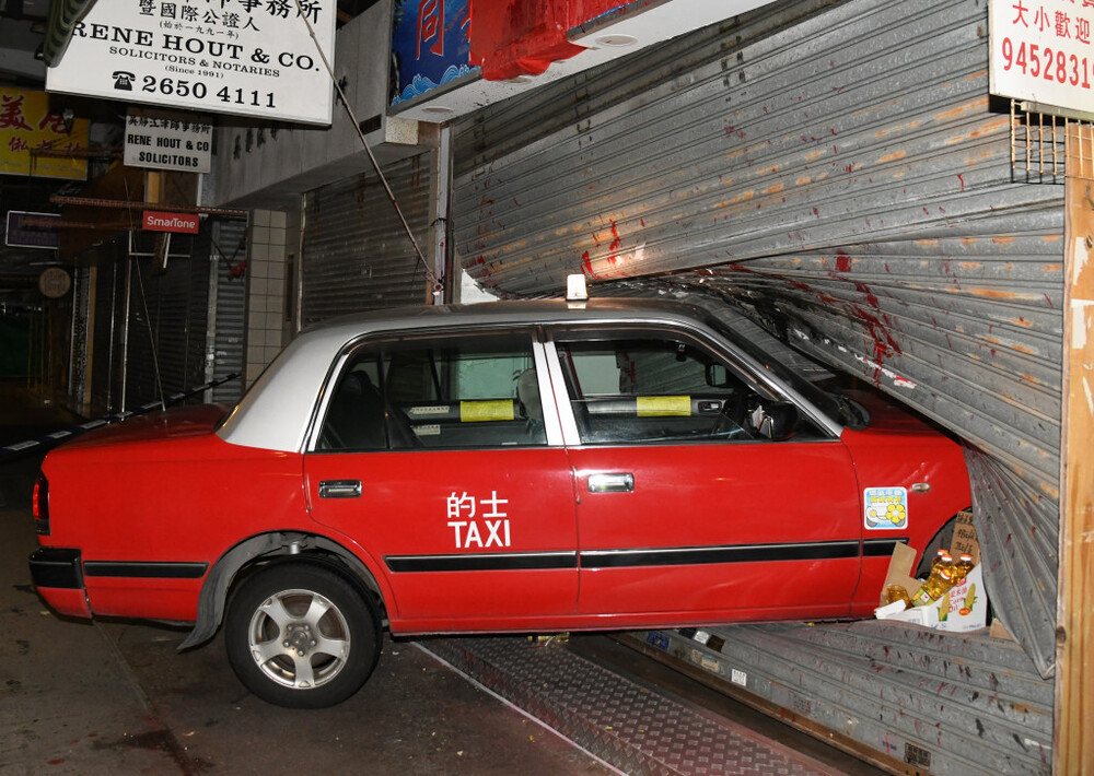 Tai Po grocery store rammed by taxi after being splashed with red paint