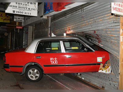 Tai Po grocery store rammed by taxi after being splashed with red paint