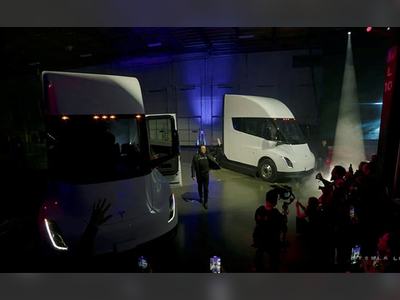 Elon Musk Unveils Tesla's First Heavy-Duty Semi-Trucks