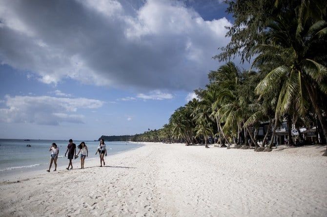 Philippines launches incentive program for OFWs to bring more tourists home