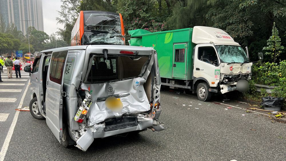 (Video) Two driver dead, 10 others injured in Tung Chung crash