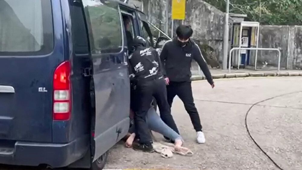 (Video) Lawless HK? Woman abducted in front of CSD officers outside Stanley Prison