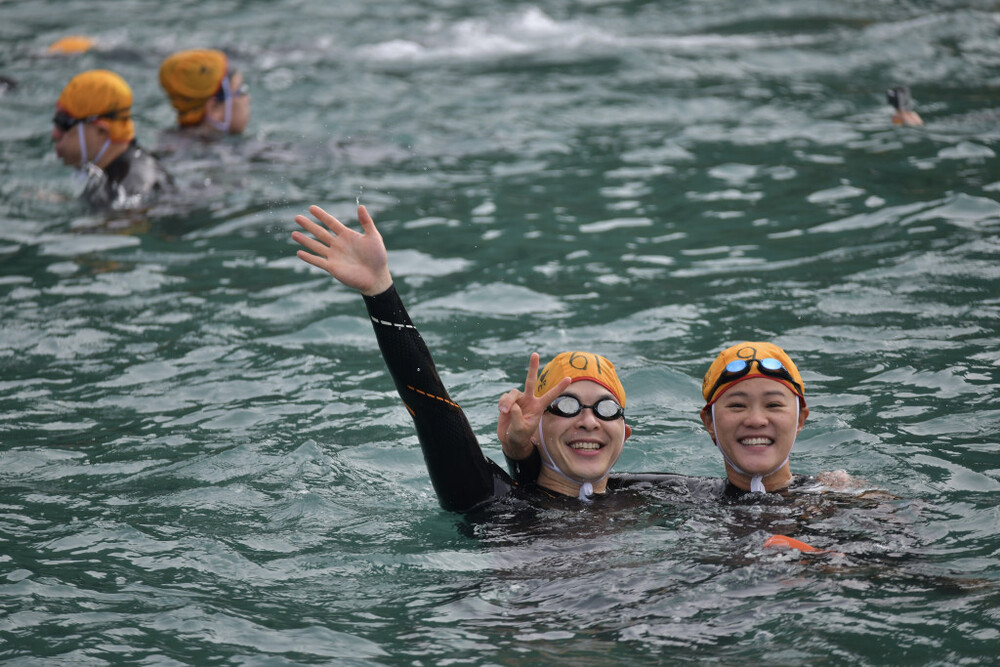 More than 600 people race in New Year Winter Swimming