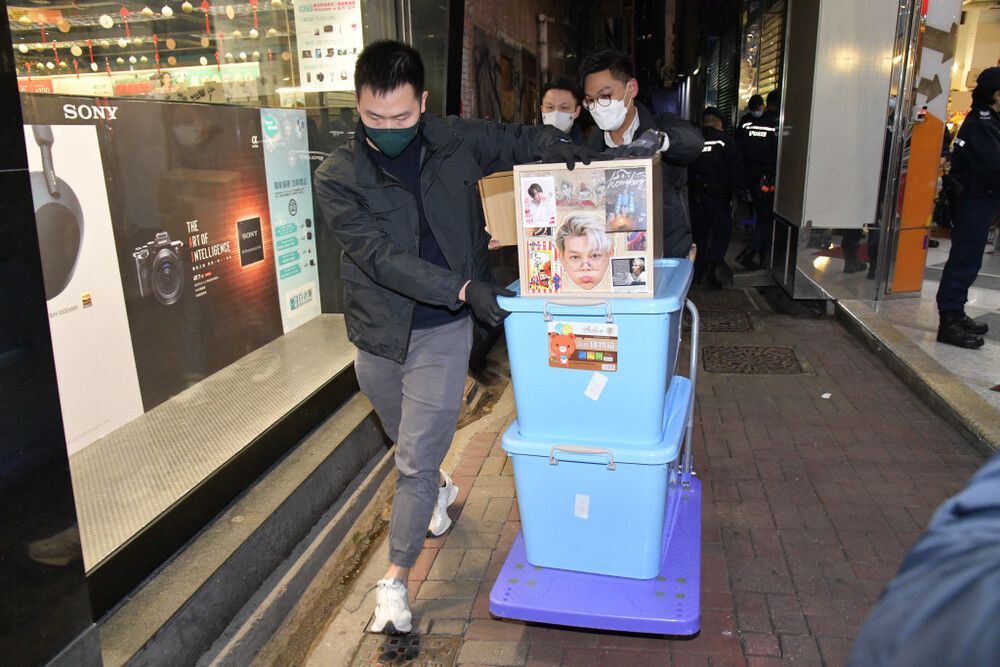 Six arrested for selling seditious publication related to social unrest in Mong Kok market