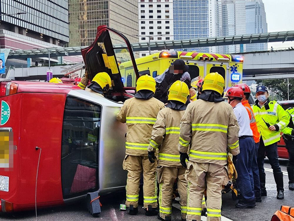 Octogenarian cabbie says he "didn't notice&rdquo; hitting multiple parked vehicles in Wan Chai