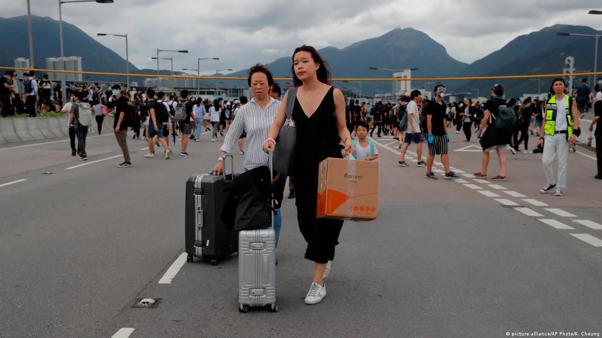 UK chaos: Hong Kong emigrants duped by false prospectus