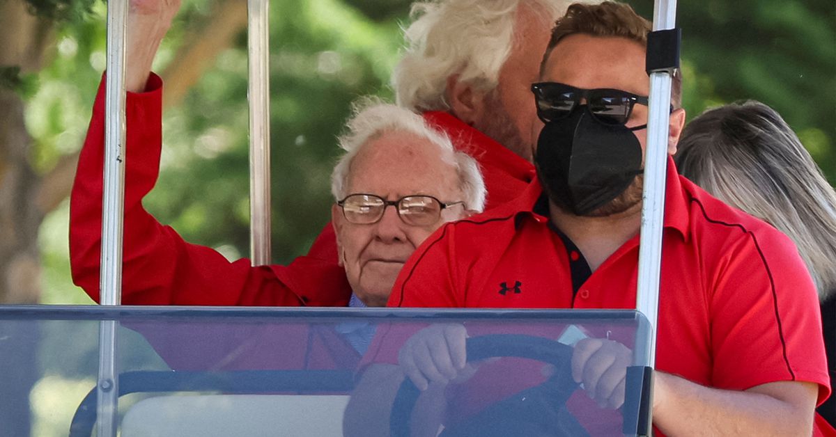 Warren Buffett, in annual letter, stays upbeat and preaches patience