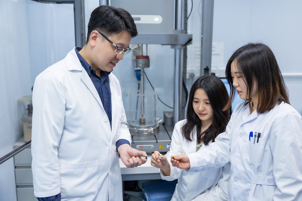 HKU team invents material to replace extracted teeth
