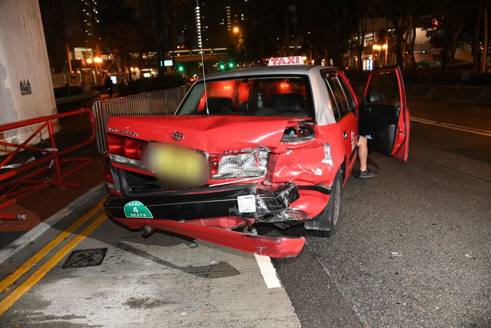 Man turns himself in after crashing BMW into three taxis in Kwun Tong
