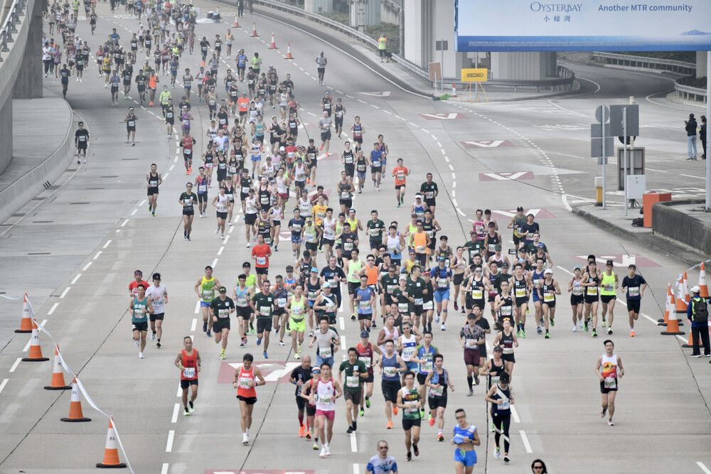 35,000 runners feature in Hong Kong Marathon despite drizzly morning