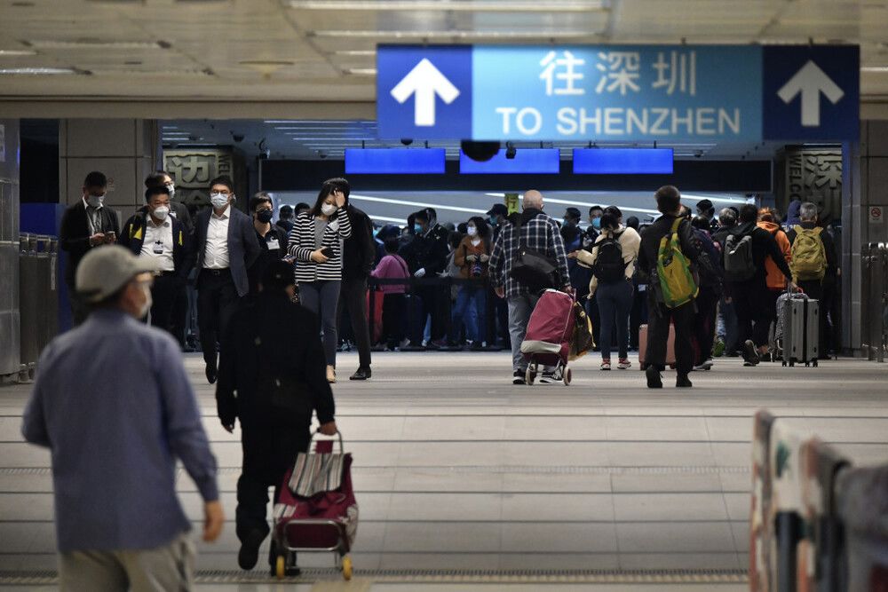Lo Wu station sees 22,000 cross-border travelers before noon