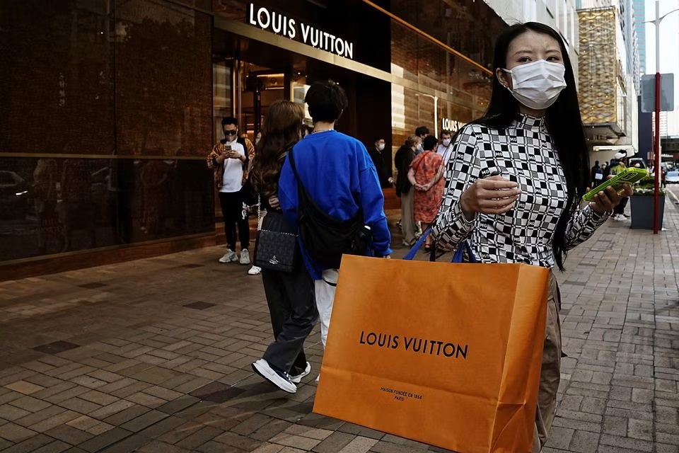 Hong Kong loses luster as retail units go vacant and big brands look to China