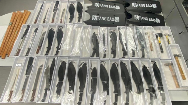 Man arrested as over 30 knives seized in car-cum-arsenal in Hung Hom