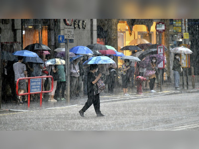 Amber rainstorm warning signal issued on Sat afternoon