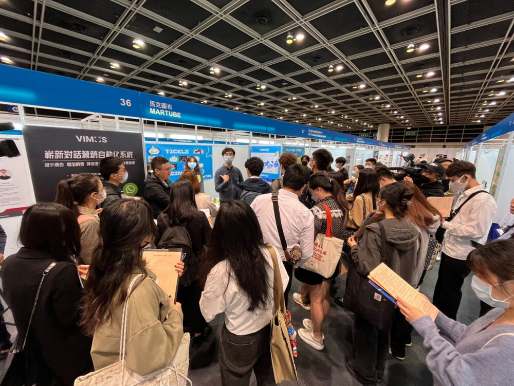 Hundreds of Hong Kong youths queue at jobs fair with 400 GBA posts on offer