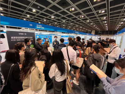 Hundreds of Hong Kong youths queue at jobs fair with 400 GBA posts on offer