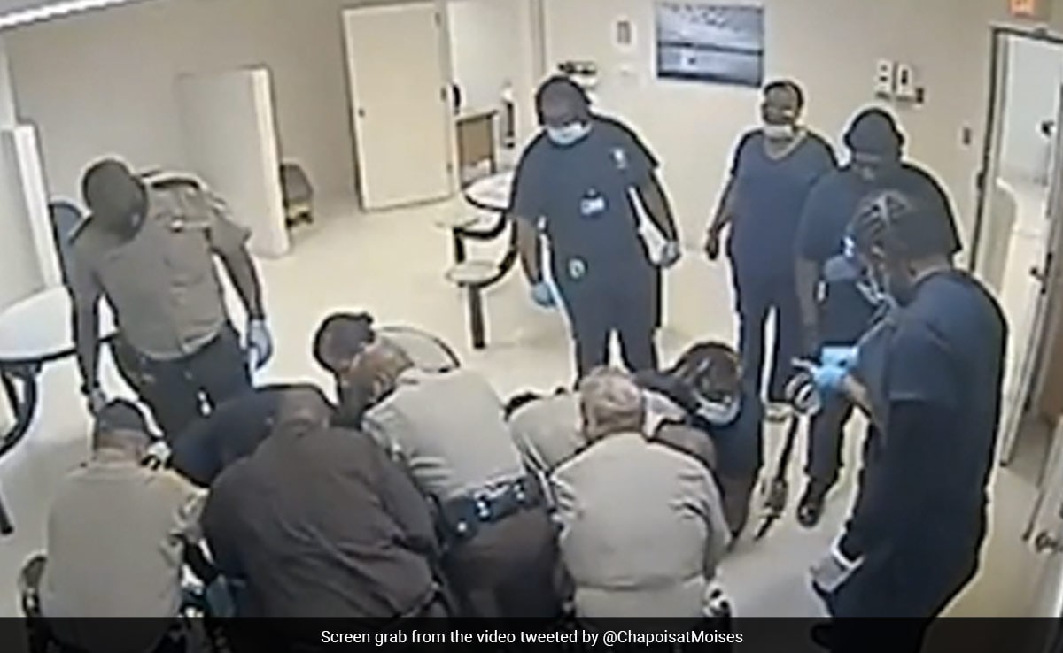 Video Shows US Cops Restraining Black Man Who Died At Mental Hospital