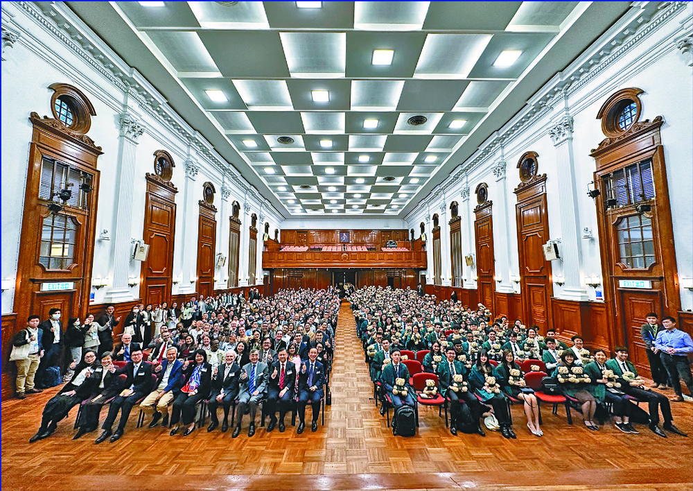 HKU awards $60m in scholarships to 200