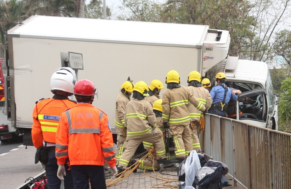 Close call: Truck crashes into railings in Kowloon Tong and almost went downhill