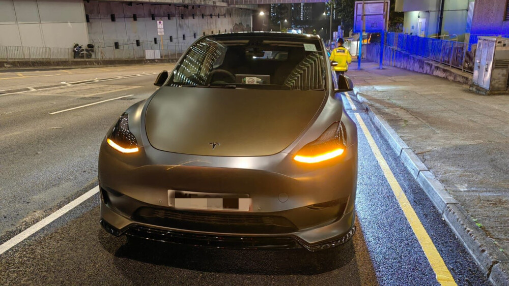 Police arrest reckless Tesla driver weaving through cars in Kwun Tong