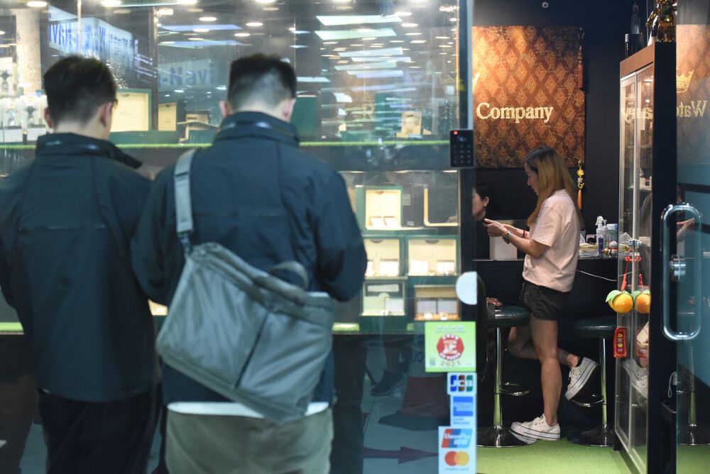 Tsim Sha Tsui shop robbed of 50 luxury watches, losses totaling over HK$10m