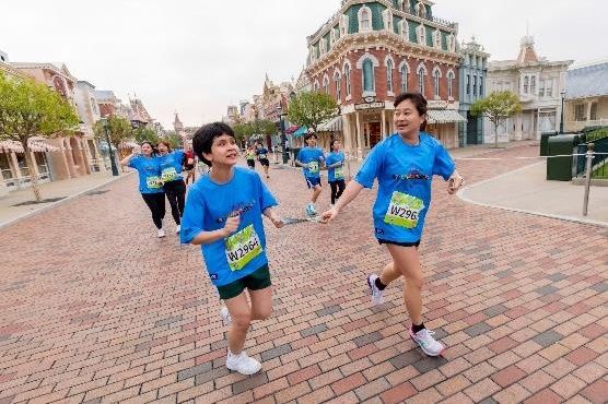 Mickey, Woody, Snow White&hellip; 18,000 runners racing in HK Disneyland