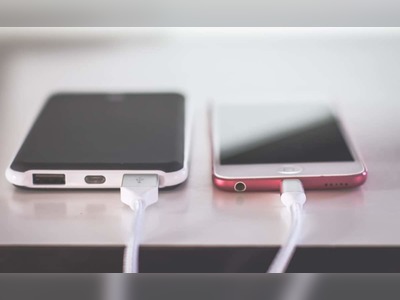 Avoid Using Free Charging Stations At Airports And Hotels, FBI Warns
