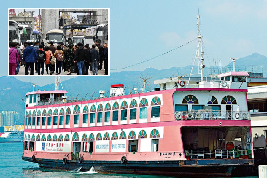Mainland tourists praise meal cruise arrangements as city regulates budget tour groups over resident complaints
