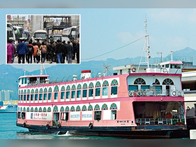 Mainland tourists praise meal cruise arrangements as city regulates budget tour groups over resident complaints