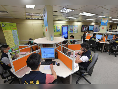 Help for HKers overseas is one message away